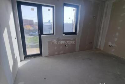 Casă cu 6 camere cu Teren 1200 Mp în Poroschia - 1