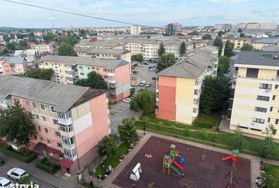 Apartament cu 2 camere decomandat în Micro 6 - 16