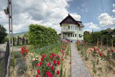 Casă cu 3 camere cu Canalizare în Est - 1