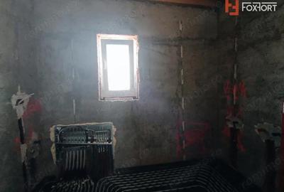 Casă cu 4 camere cu Teren 300 Mp în Moșnița Veche