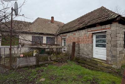 Casă cu 2 camere în Jebel