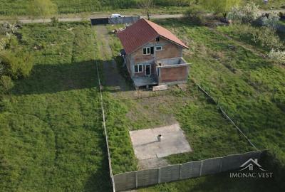 Casă cu 5 camere cu Teren 930 Mp în Săcălaz