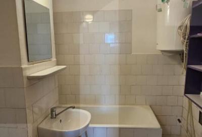 Apartament cu 3 camere decomandat în Spitalului