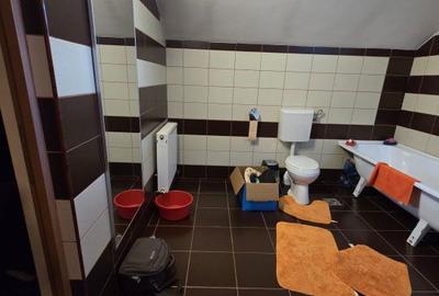 Casă cu 5 camere cu Teren 1800 Mp în Central - 2