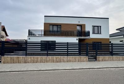 Casă individuală cu 4 camere în Pietroasa