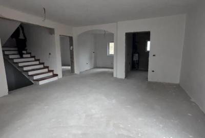 Casă cu 7 camere cu Teren 150 Mp în Rădăuți - 10