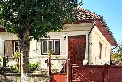 Proprietar - Vand casa schimb cu apartament 3 camere in Hunedoara plus diferenta - 1