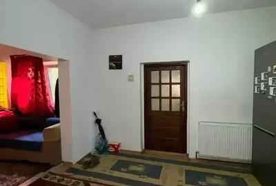 Casă cu 5 camere cu Canalizare în Ion Roată - 4