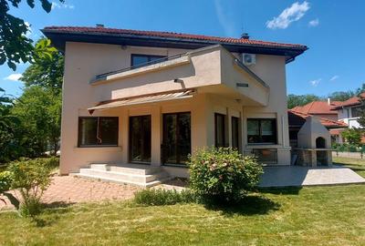 Casă cu 5 camere cu Teren 1060 Mp în Nord