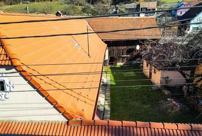 FILM! Casa saseasca, renovata exterior, in centrul localitatii Holbav, Brasov. - 31