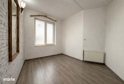 Apartament cu 4 camere în Central - 1