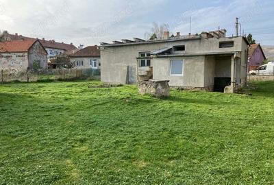 Casă cu 4 camere cu Teren 2054 Mp în Geoagiu - 2