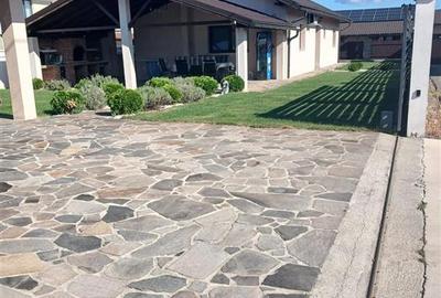 Casă individuală cu 4 camere cu Teren 600 Mp în Mocira