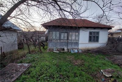 Teren de 1353 mp, în Beceni