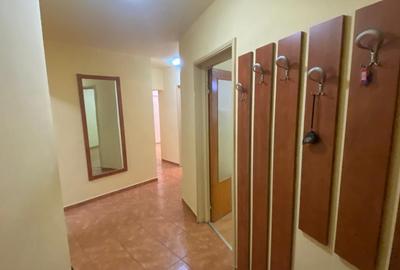 Apartament cu 4 camere decomandat în Tineretului