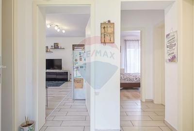 Apartament cu 3 camere decomandat, mobilat în Tractorul - 4