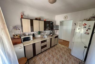 Apartament cu 3 camere decomandat în Cetate