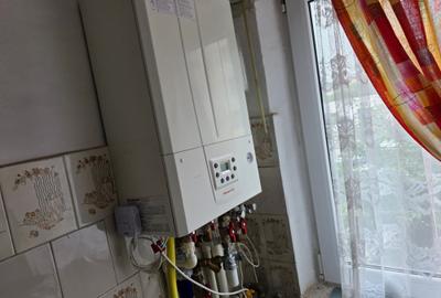 Apartament cu 3 camere semidecomandat în Km 4-5 - 2