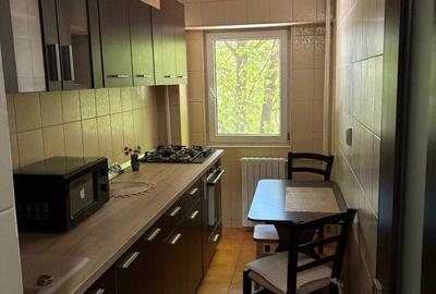 Garsonieră decomandată în Apărătorii Patriei