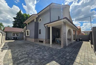 Casă cu Teren 450 Mp în Central - 2