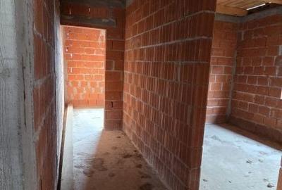 Casă cu 4 camere cu Teren 400 Mp în Central - 9