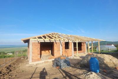 Casă cu 2 camere cu Teren 650 Mp în Chicerea - 2