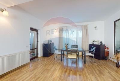 Casă cu 5 camere cu Teren 495 Mp în Gulia