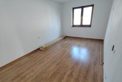 Casă cu 4 camere cu Teren 500 Mp în Ișalnița