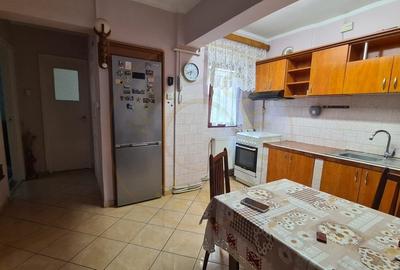 De vanzare Apartament 3 camere Micro 16 et 1 - 4