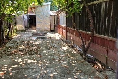 Garaj , depozit ,căsuță de relaxare  cu terasă vie - 3