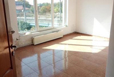 Casă cu 8 camere cu Teren 500 Mp în Jilava - 1