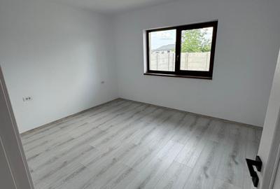 Casa 4 cam , 2 bai Toate utilitatile  Teren 410mp ! 5 min Primarie - 17