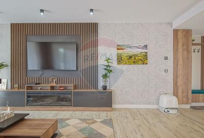 Apartament cu 4 camere decomandat, mobilat în Tractorul - 36