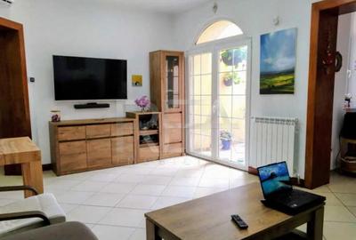 3 camere curte proprie parcare ?i pivni?a Grozave?ti