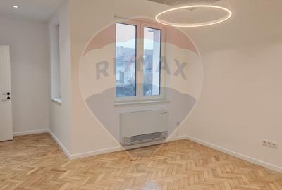 Birou, de 130 mp, în Central - 2