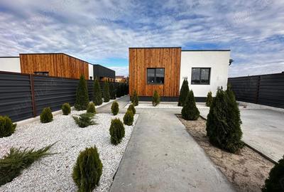 Casă cu 4 camere cu Teren 550 Mp în Central - 1