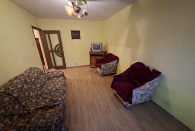 Apartament cu 3 camere, decomandat, zona Dacia - 1