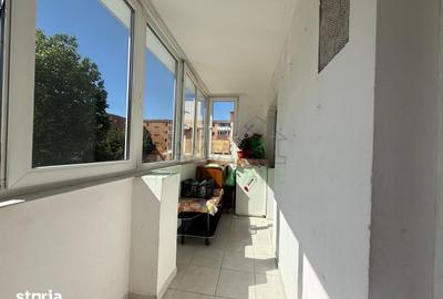 Apartament cu 3 camere decomandat în Tractorul - 5