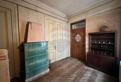 Casă cu 7 camere cu Canalizare în Barbu Văcărescu - 6