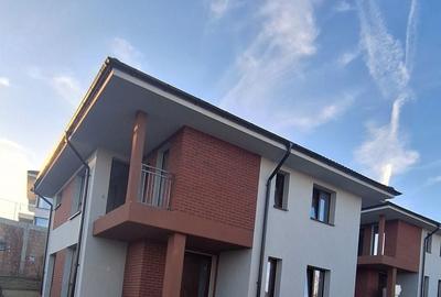 Casă cu 4 camere în Dezmir