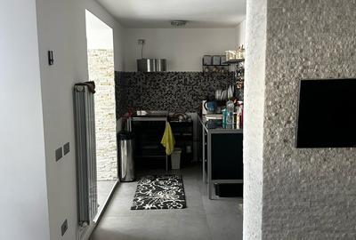 Apartament cu 4 camere decomandat în Găești - 4