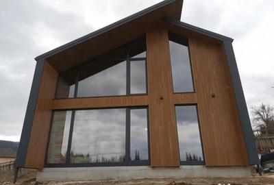 Casă cu 4 camere cu Teren 900 Mp în Plai - 2