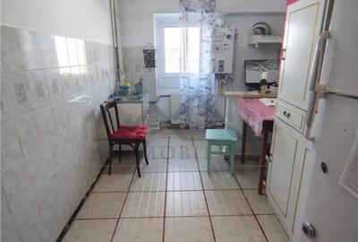 Apartament cu 4 camere decomandat, mobilat în Nicolina - 12