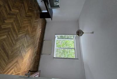 Apartament cu 3 camere semidecomandat în Central - 1