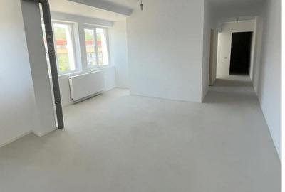 Apartament cu 3 camere semidecomandat în Florești - 2