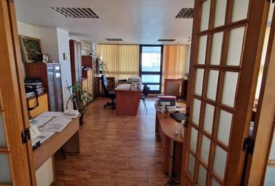 Spațiu comercial, de 384 mp, în Central - 3