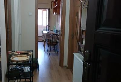 Vand urgent apartament 2 camere renovat si mobilat 65 mp utili 43.800 eur neg.!! - 2