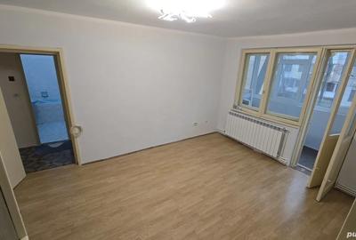Apartament cu 3 camere semidecomandat în Micro 17 - 4