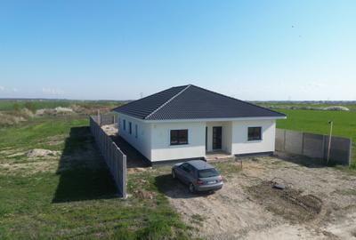 Casă Modernă de Vânzare 3 Camere, 2 Băi, Terasă Acoperită Zona în Dezvoltare - 2