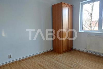 Apartament 2 camere decomandate 35 mp parter zona Stejarului Cisnadie - 2